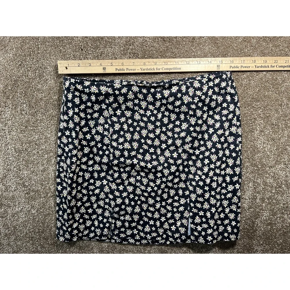 Aeropostale Black Floral Daisy Pleated Mini Skirt Junior's Size Large‎